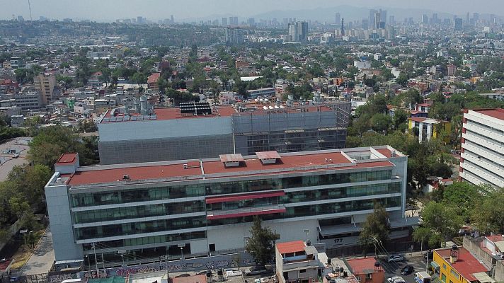 Telediario 1 - Primer fallecido en el mundo por gripe aviar H5N2