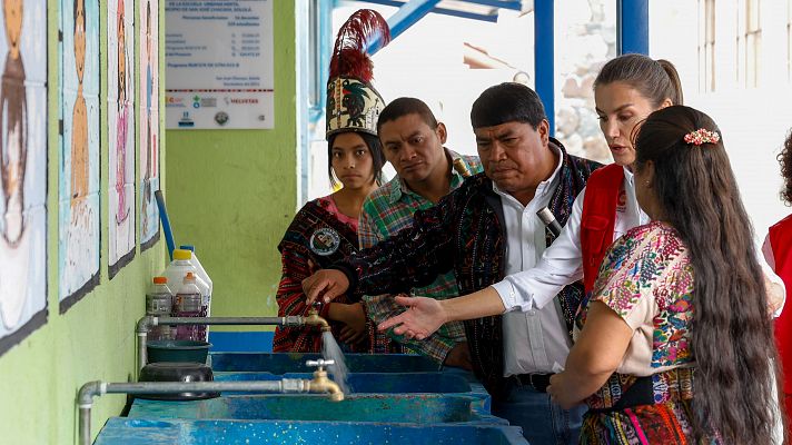 La reina Letizia visita San José de Chacayá en Guatemala