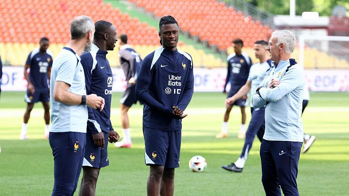 Telediario 2 - Camavinga sobre su futuro compañero Kylian Mbappé: "Ancelotti tomará las decisiones correctas"