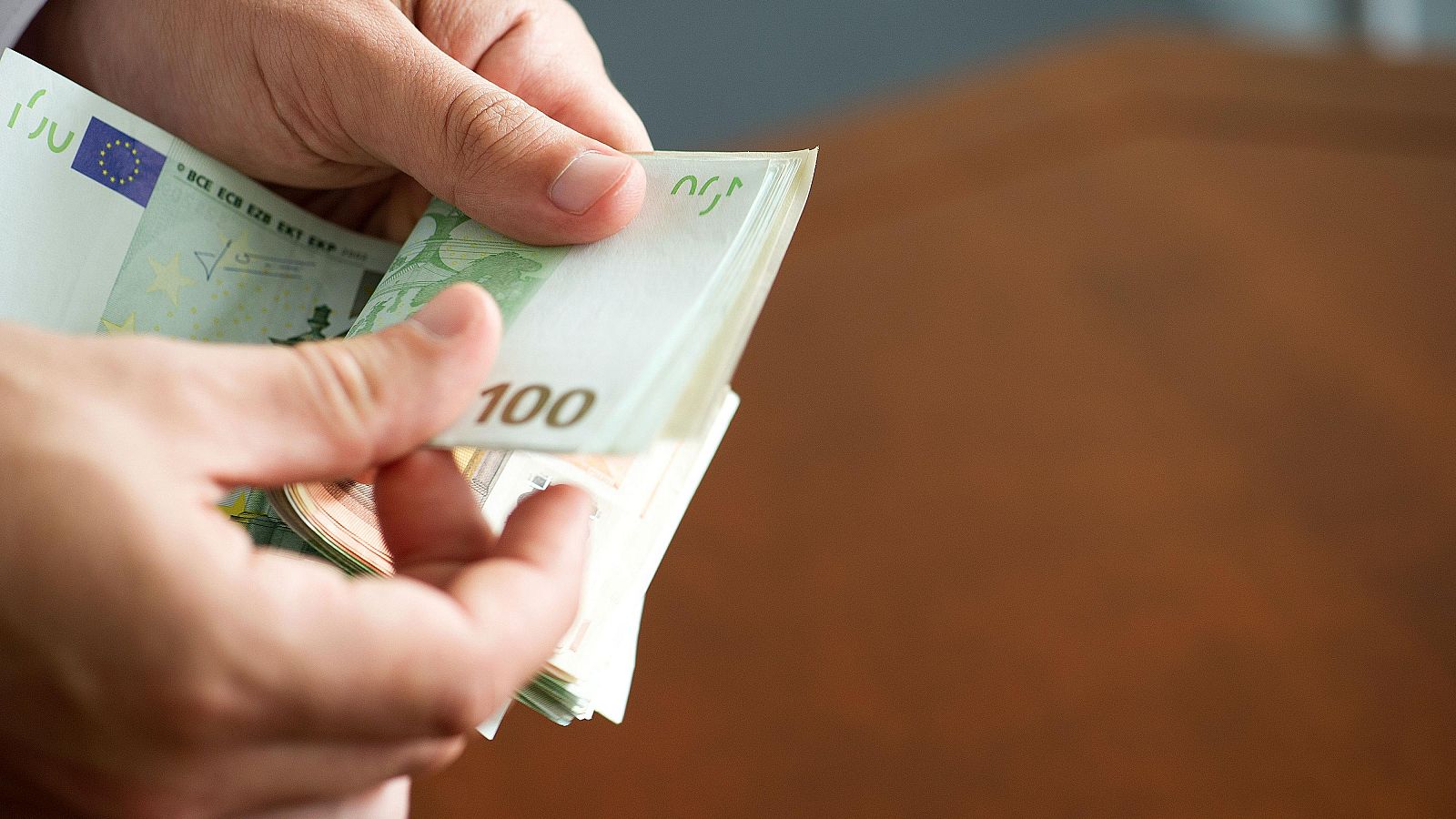 Los analistas prevén "una senda de rebajar de tipos" si la inflación sigue contenida: "Podríamos verlos en el 3,5% a finales de año" Los analistas prevén "una senda de rebajar de tipos" si la inflación sigue contenida: "Podríamos verlos en el 3,5% a finales de año"