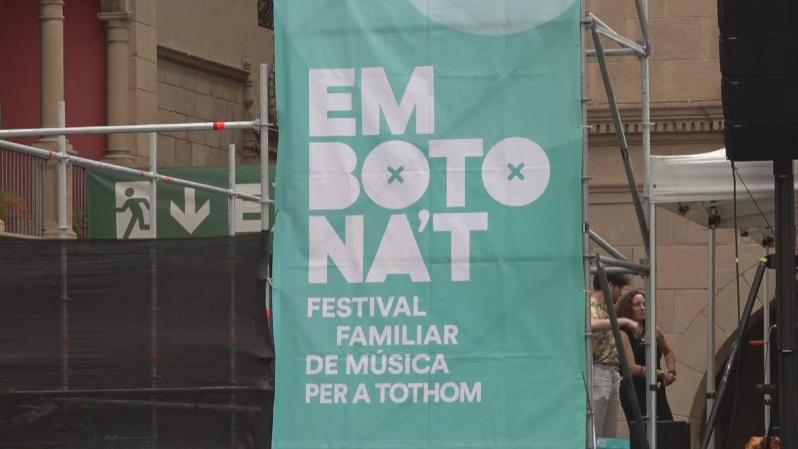 Cant a la diversitat al Poble Espanyol de Barcelona - L'Informatiu | Veure