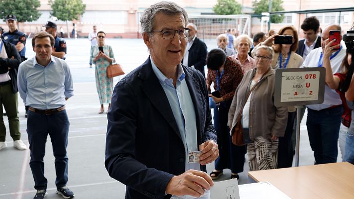 Feijóo vota y anima a la participación para "seguir defendiendo la democracia"