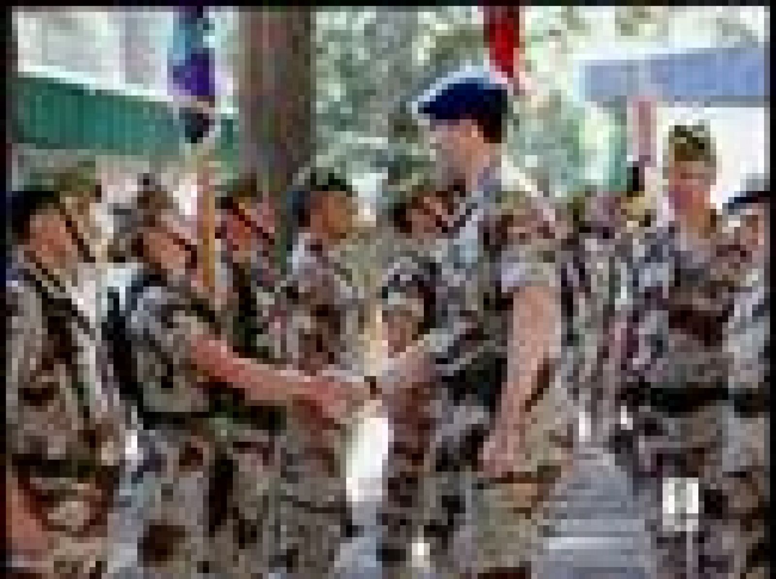 El Príncipe comparte unas horas con los soldados destinados en Afganistán | Ver