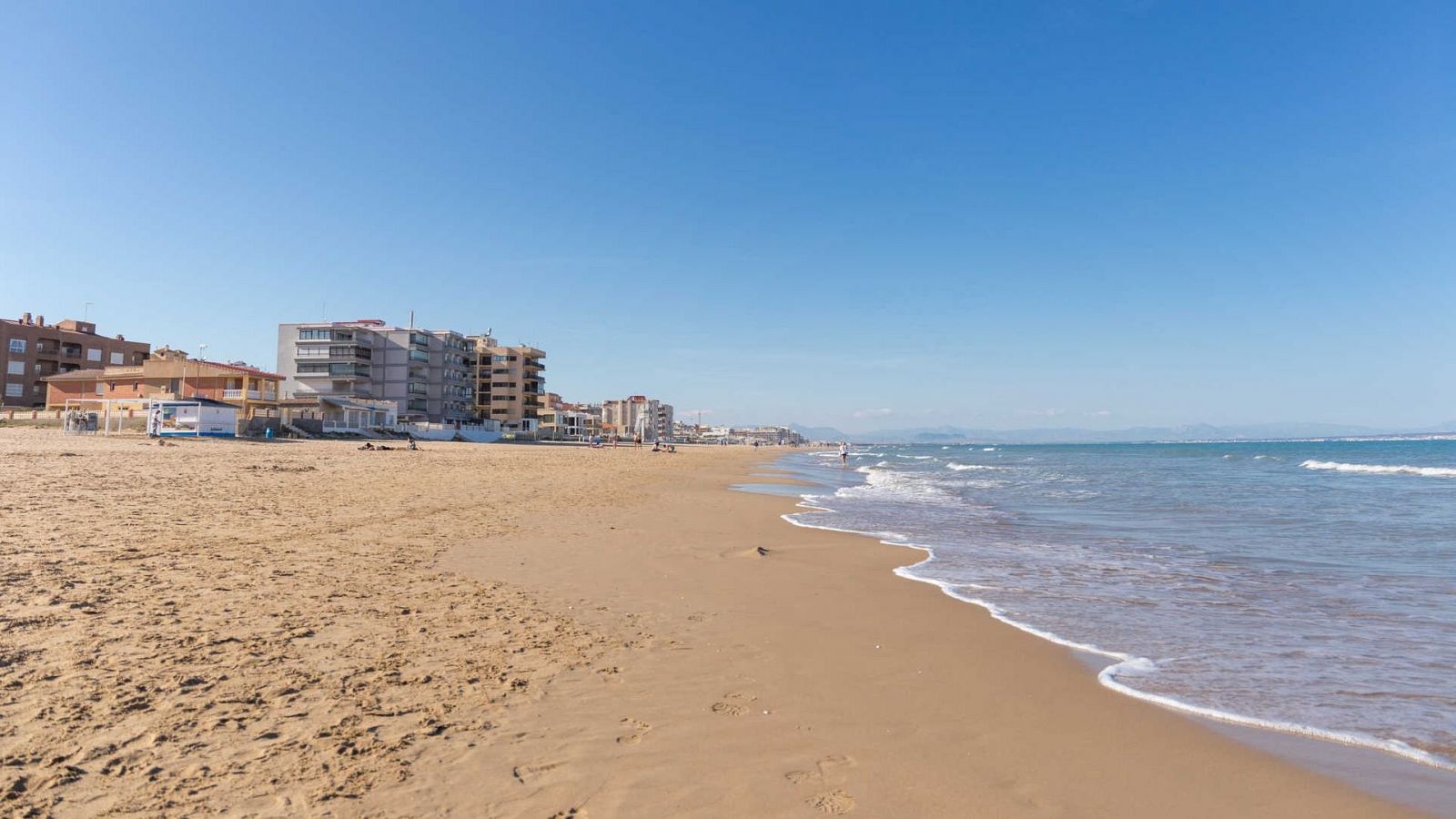 Cuatro personas mueren ahogadas en tres días en una playa de Alicante