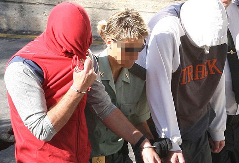 Durante la celebración del juicio, 'Nanysex' fue agredido por uno de los padres de los bebés de los que abusó.