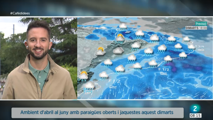 Ambient d'abril al juny amb paraigües i jaquetes