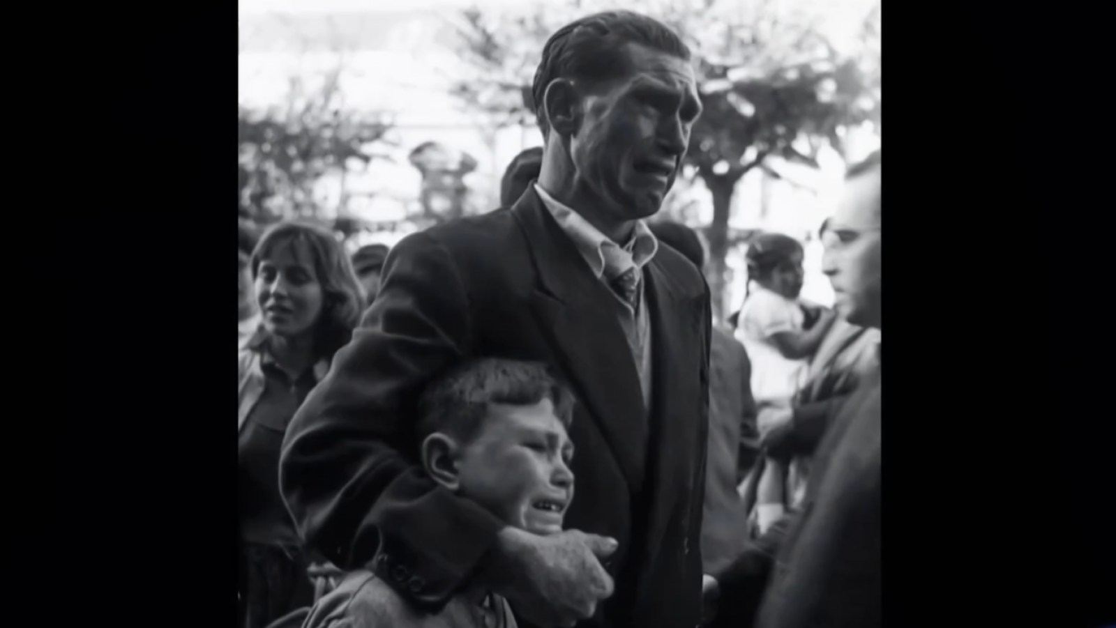 Muere el niño de la fotografía de Manuel Ferrol sobre la inmigración