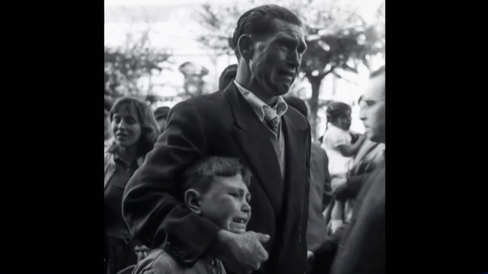 Muere el niño de la foto que ha representado la emigración española en el siglo XX