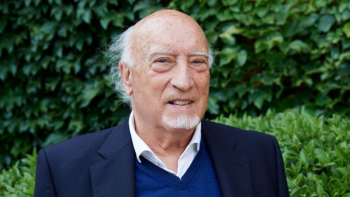 La noche en 24h - El escritor Manuel Vicent repasa en sus memorias la que ha sido su historia y, a la vez, la de todos