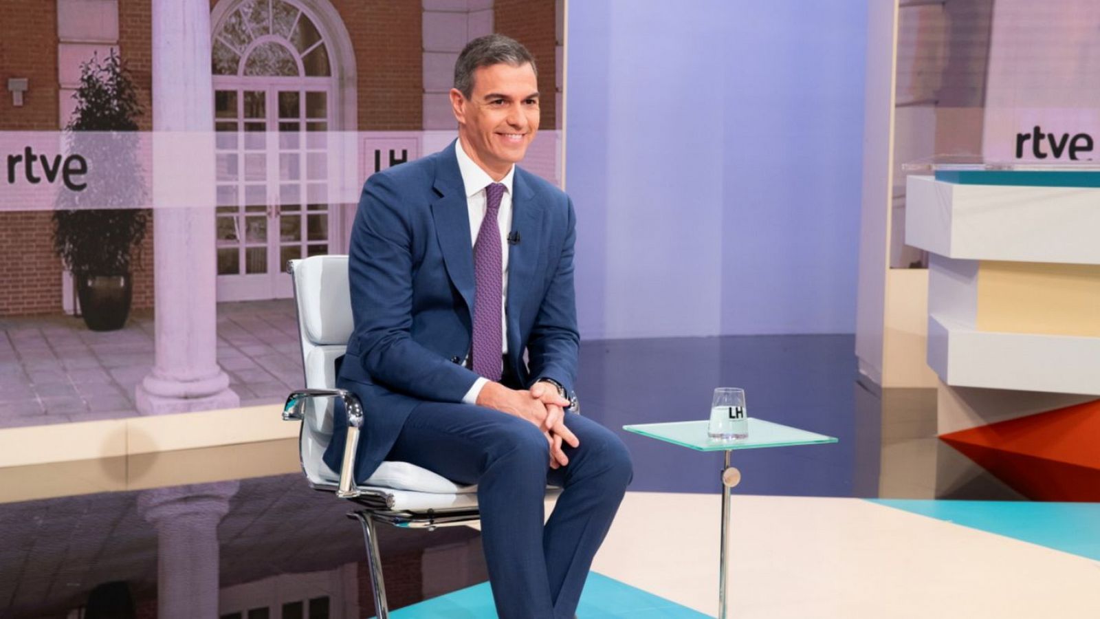Sánchez avisa al PP: o desbloquea la renovación del CGPJ antes de final de junio o cambiará la ley Sánchez avisa al PP: o renueva el CGPJ antes de final de junio o cambiará la ley | Ver