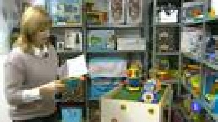 Telediario 1 - Juguetes anticrisis para que los más pequeños no paguen la crisis en Navidad