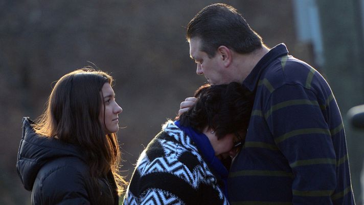 Telediario 1 - Horror tras la tragedia de Newtown