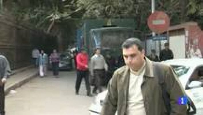 Telediario 1 - Islamistas y opositores confirman la victoria del "sí" en la primera ronda del referéndum egipcio