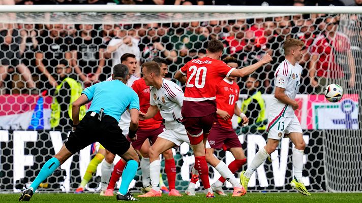 La rosquita de Aebischer para hacer un golazo en el Hungría - Suiza