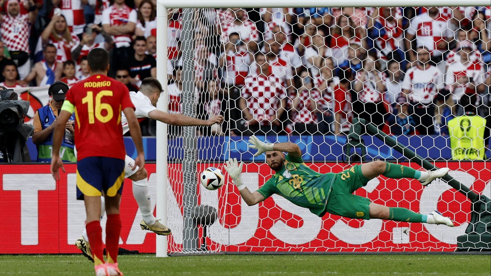 Eurocopa | España - Croacia: error y paradón de Unai tras penalti Rodri