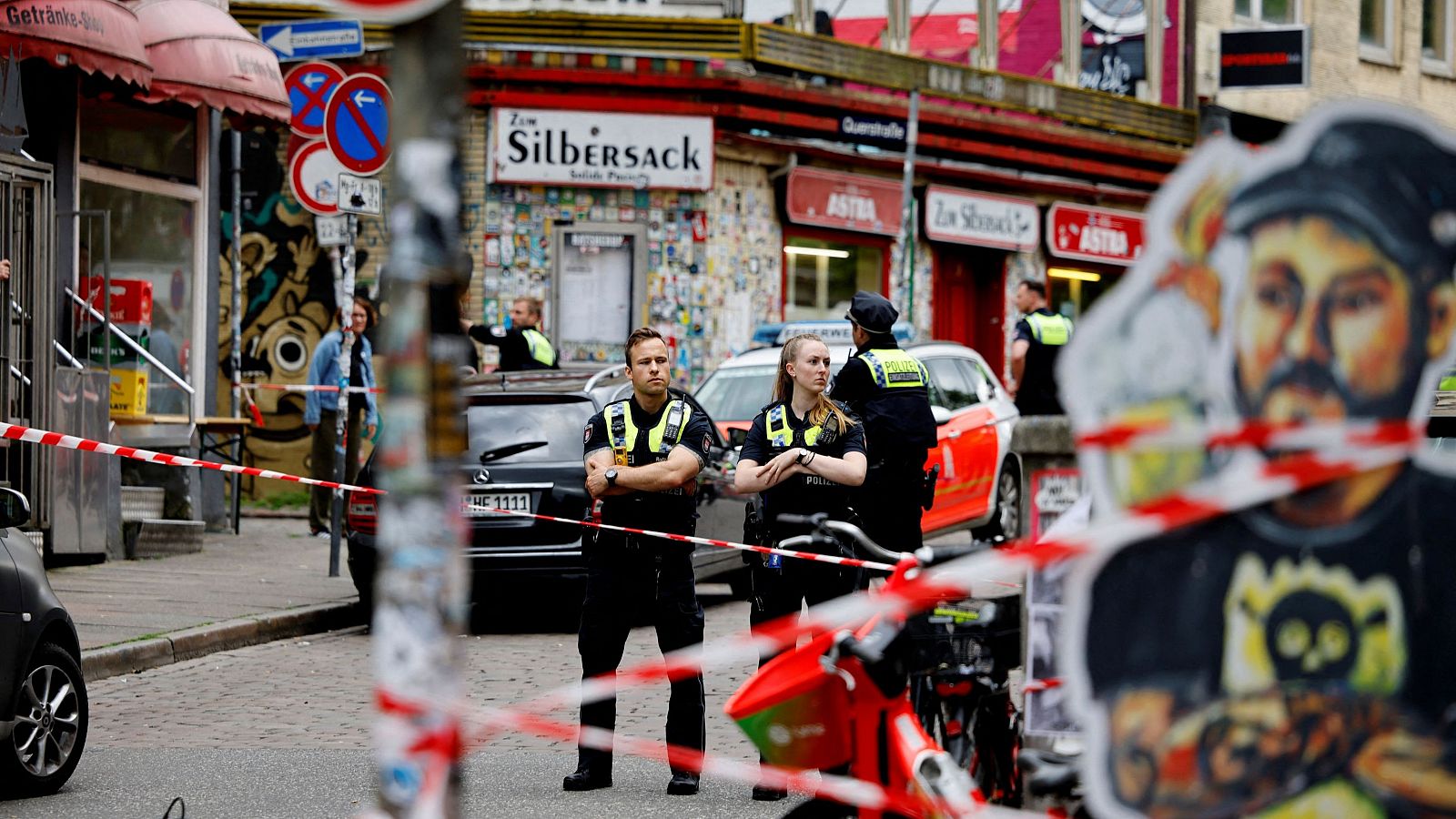 La Policía alemana reduce a un hombre con un hacha en Hamburgo