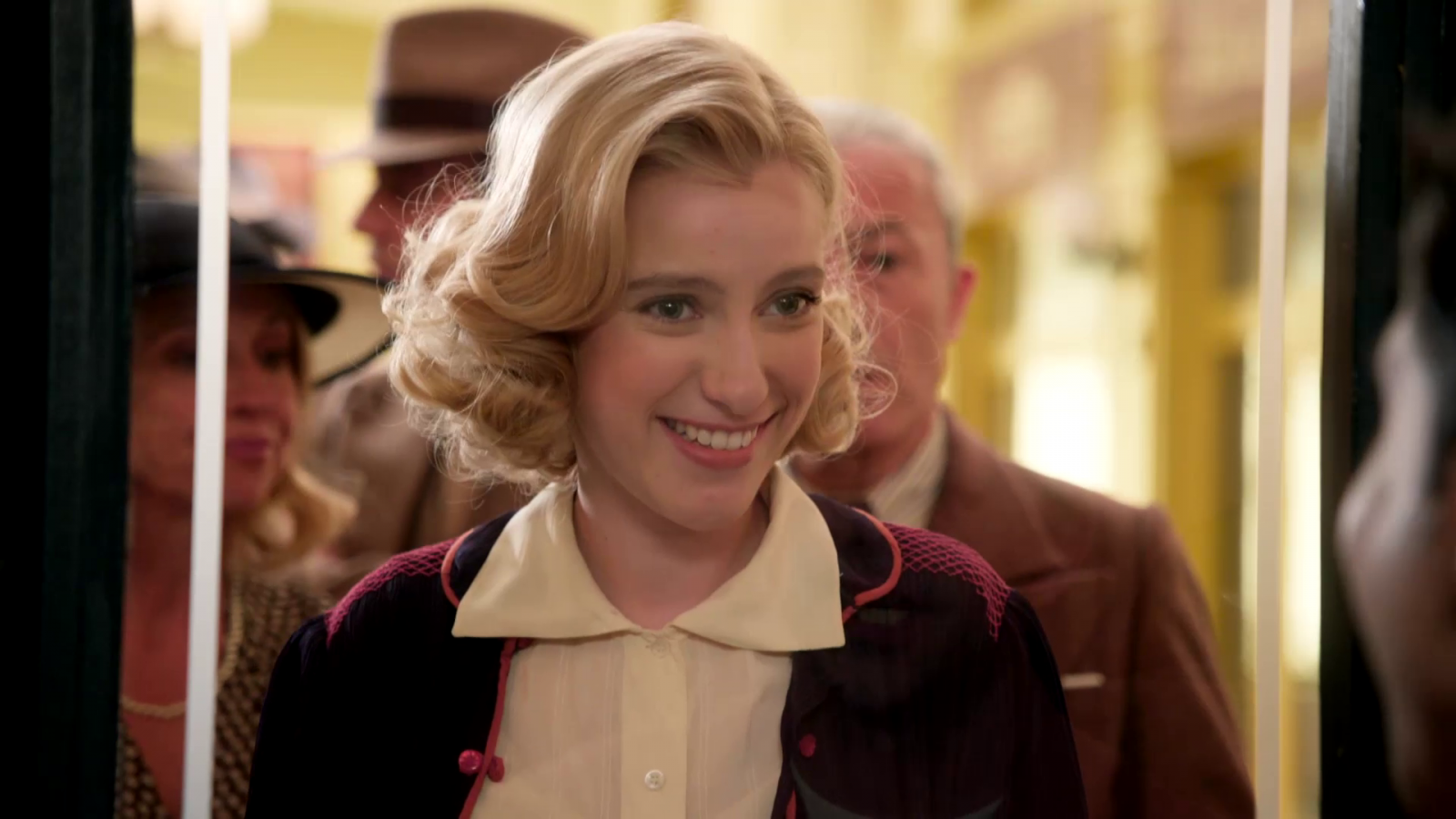 Agustín y Laurita se conocen en la taquilla del cine - Salón de té La Moderna | Ver