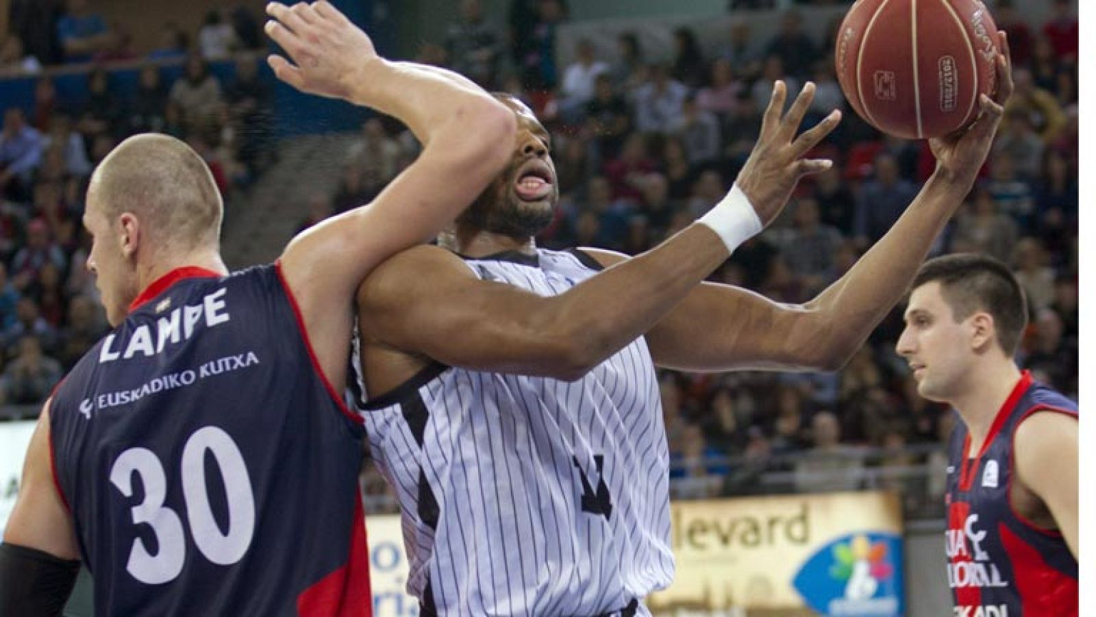 Caja Laboral 81-80 Bilbao Basket - Baloncesto en RTVE | Ver