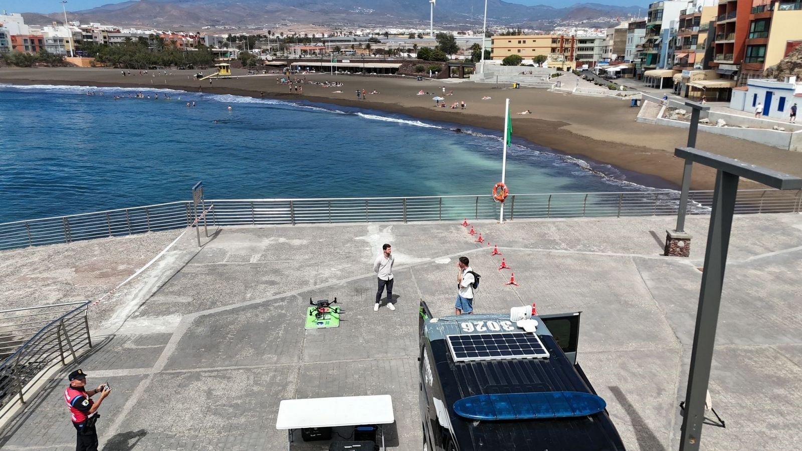 Vuelven a abrir dos playas de Canarias después de detectar a un tiburón cerca de sus costas