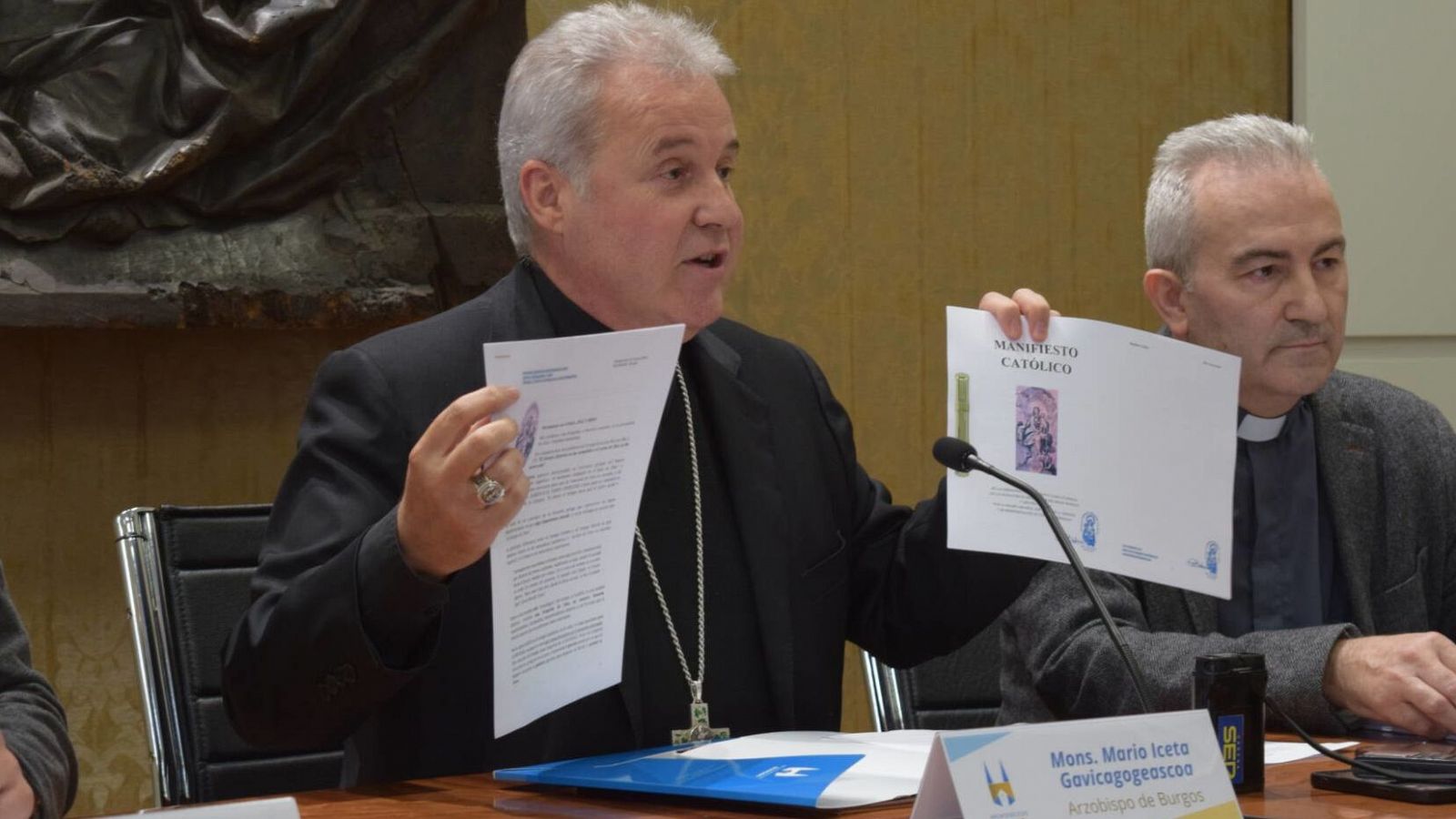 Expertos en derecho canónico analizan la excomunión de las clarisas de Belorado | Ver