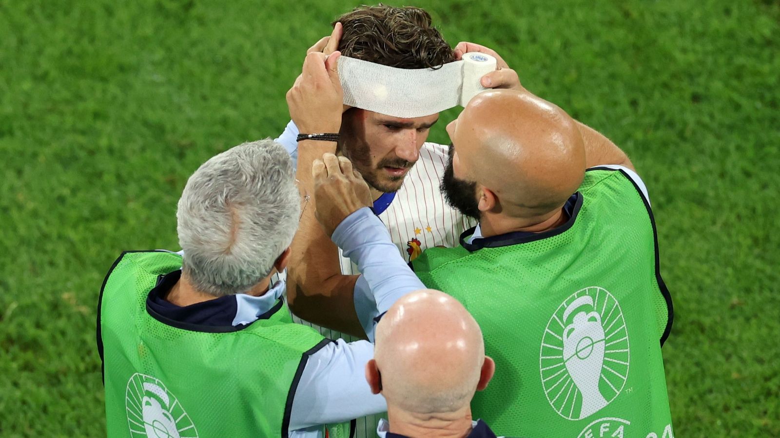 Aparatosa caída de Griezmann en el encuentro de Francia contra Austria