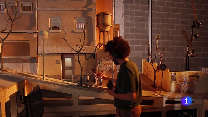 L'Informatiu - La pel·lícula d'stop-motion 'Olívia i el terratrèmol invisible', de rodatge a Barcelona