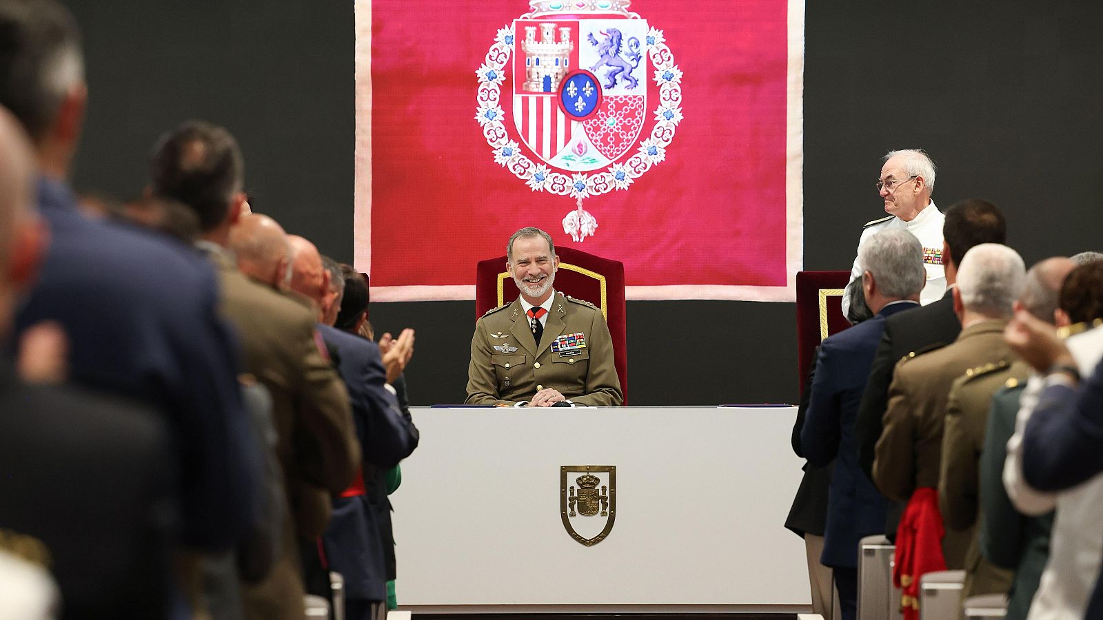 El rey expresa su compromiso de servicio y dedicación total a España - Informativo 24h | Ver