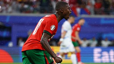 Portugal empata el partido con un gol en propia de Robin Hranác