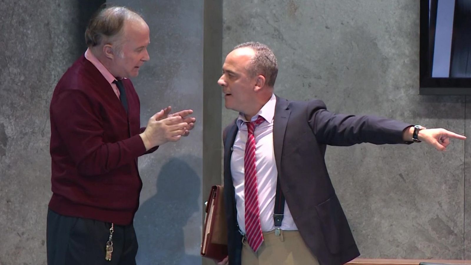 El traje - Atención obras | Ver