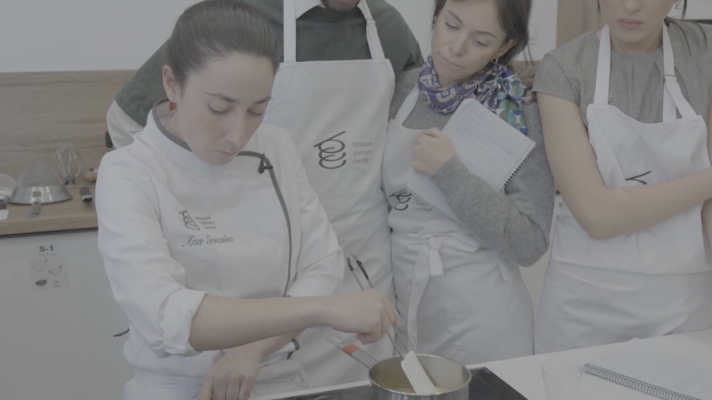 Clase de "Inicio a la pastelería" con Ana González