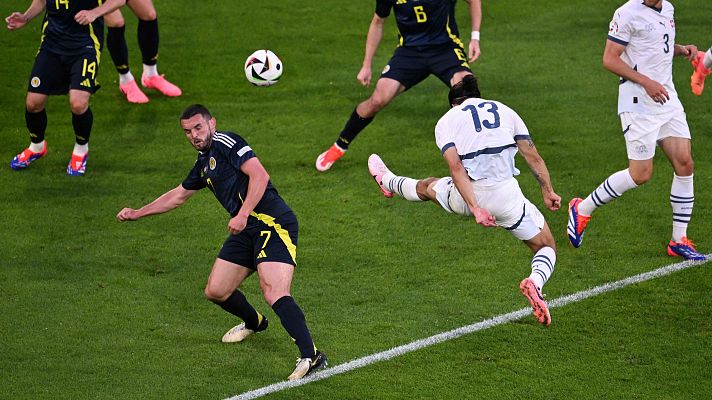 Eurocopa - Así ha sido la patada de kárate de Ricardo Rodríguez en el inicio de la jugada que adelantar a Escocia