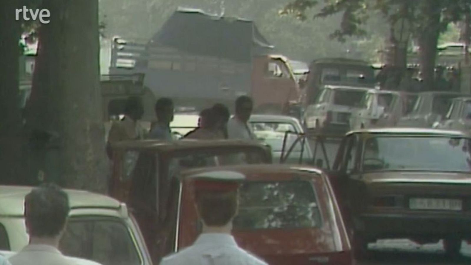 Surten els atracadors - Atracament al Banco Hispano Americano | Veure