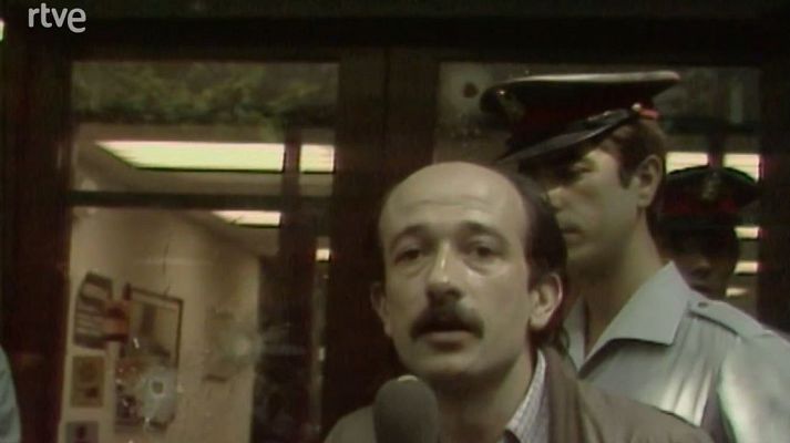 Arxiu TVE Catalunya - La policia ocupa l'oficina