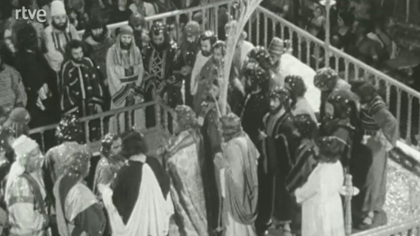 Fiesta - El misterio de Elche - Fiesta | Ver