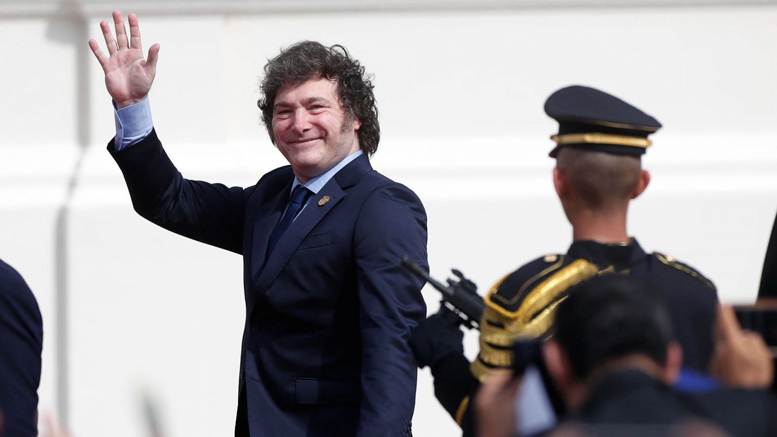 La medalla de la Comunidad de Madrid a Milei divide al Gobierno y el PP La medalla de la Comunidad de Madrid a Milei divide al Gobierno y el PP - Informativo 24h | Ver
