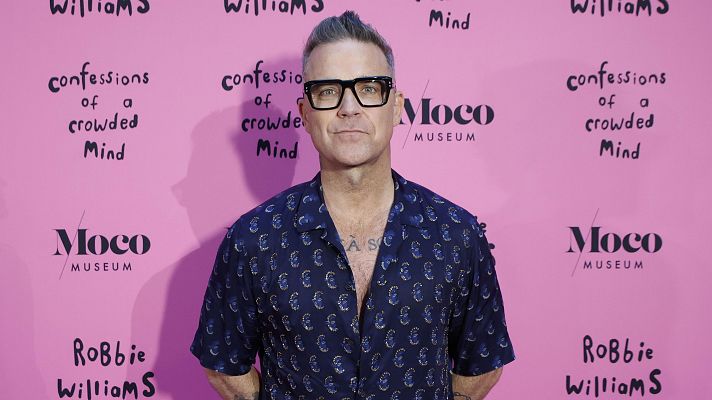 Telediario 1 - Robbie Williams cambia de arte: de estrella del pop a exponer sus pinturas en Barcelona