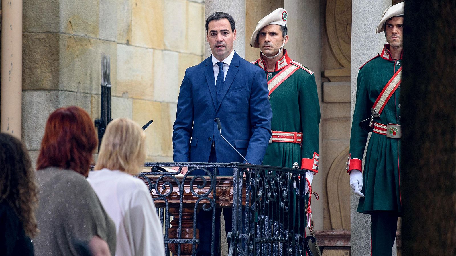 Pradales, sexto lehendakari tras jurar bajo el Árbol de Gernika