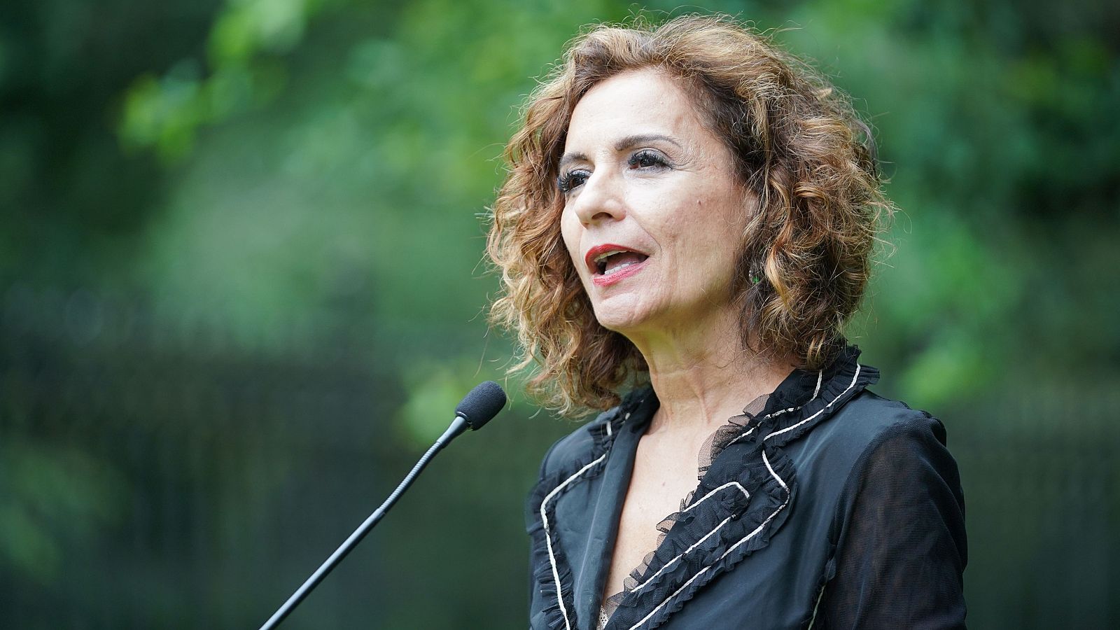 El Gobierno critica al PP por la medalla de Ayuso a Milei | Ver