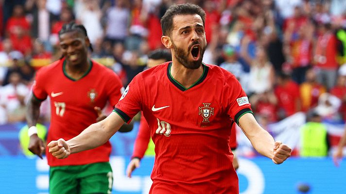 Eurocopa - Bernardo Silva abre el marcador tras recoger un balón suelto en el área