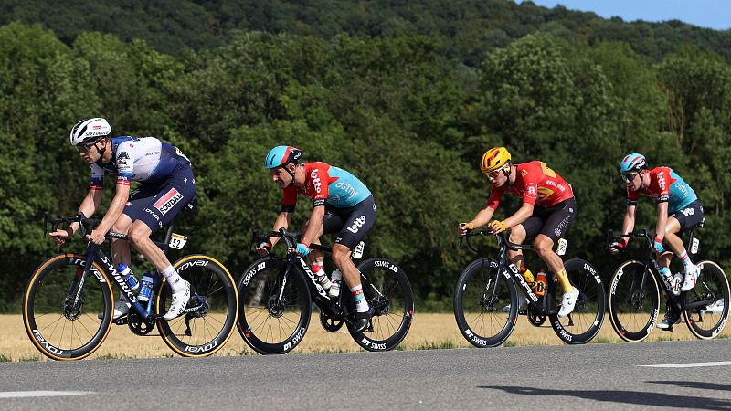 Del 29 de junio al 21 de julio podrás ver todas las etapas del Tour de Francia 2024 que recorrerá un total de 4 países. Disfrútalo en RTVE y en RTVE Play