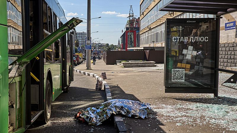 Tres muertos y 29 heridos en el último bombardeo ruso contra Járkov