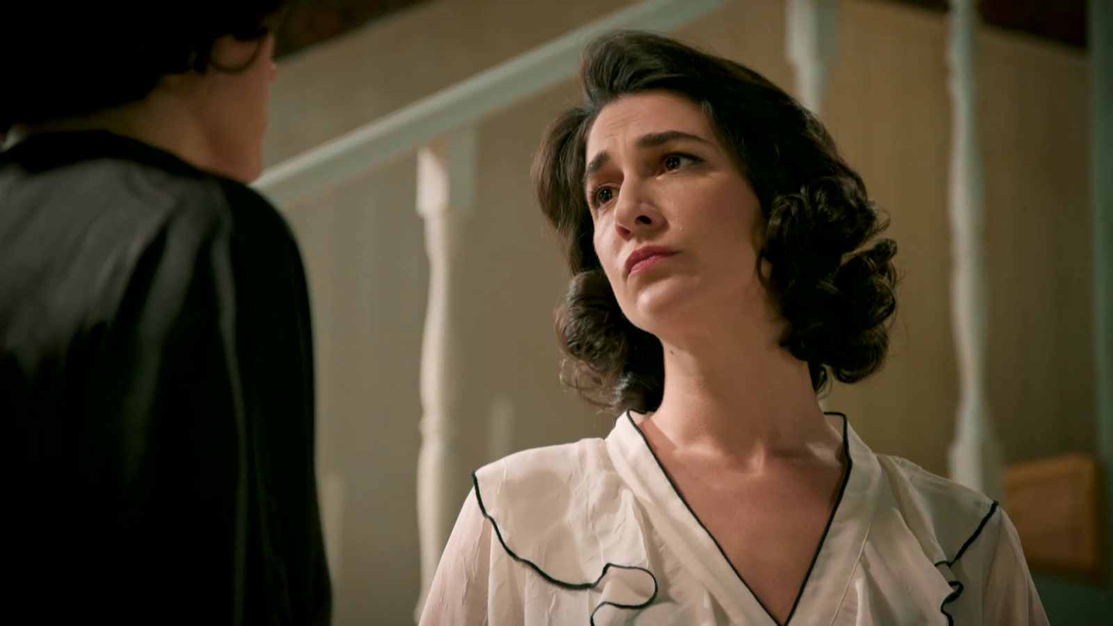 Doña Bárbara esconde a Carla en su sótano - Salón de té La Moderna | Ver