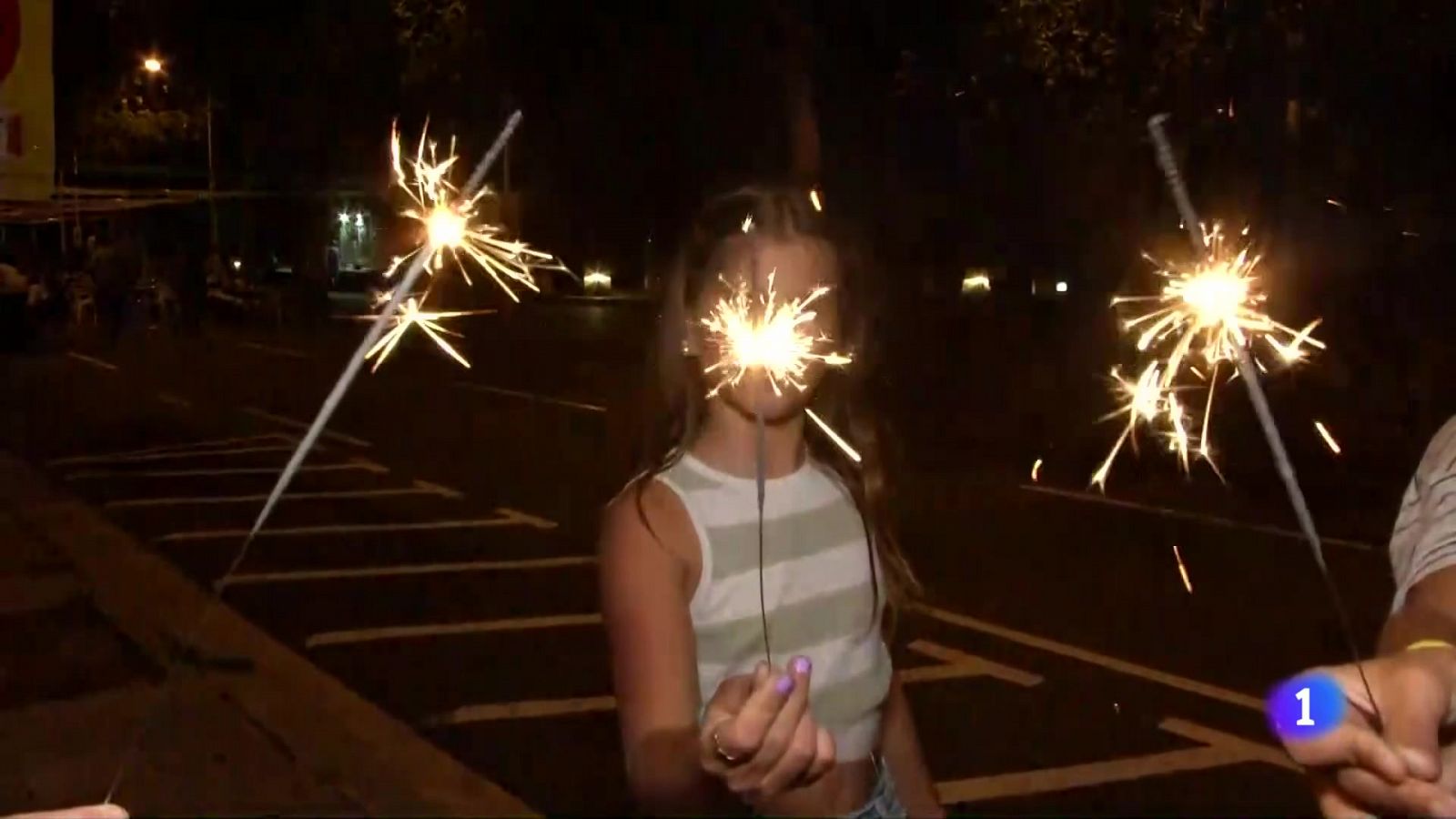 70.000 persones omplen les platges de Barcelona per Sant Joan