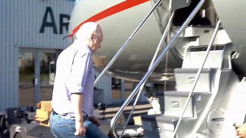 Assange queda en libertad tras llegar a un acuerdo con EE.UU. | Ver