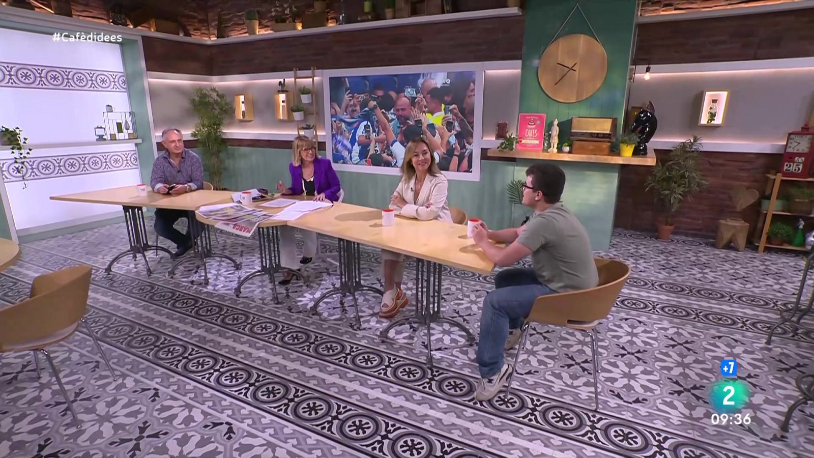 Gemma Nierga entrevista Miquel Sàmper. Parlem del pacte d'Assange amb els EUA per quedar en llibertat. I comentem l'ascens del RCDE