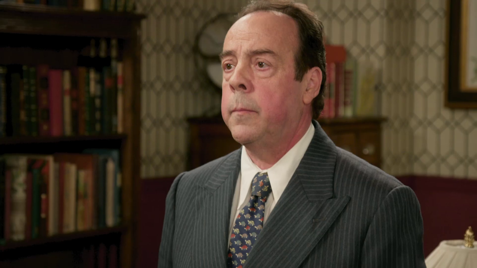 Don Salvador chantajea a Miguel - Salón de té La Moderna | Ver