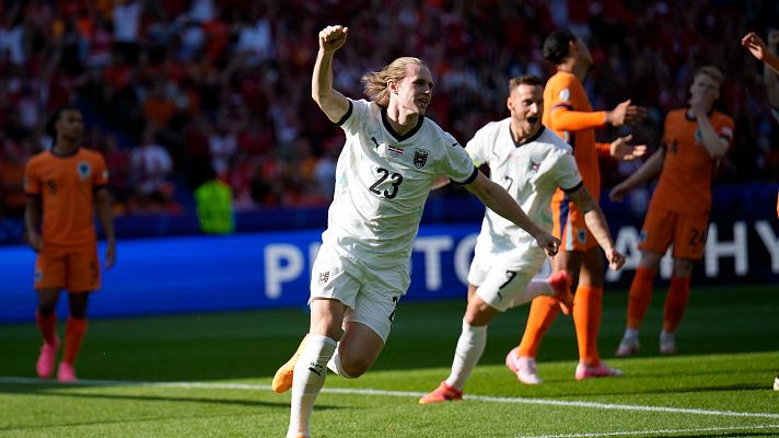 Austria pone el 0-1 en el marcador con un gol de Mallen en propia puerta