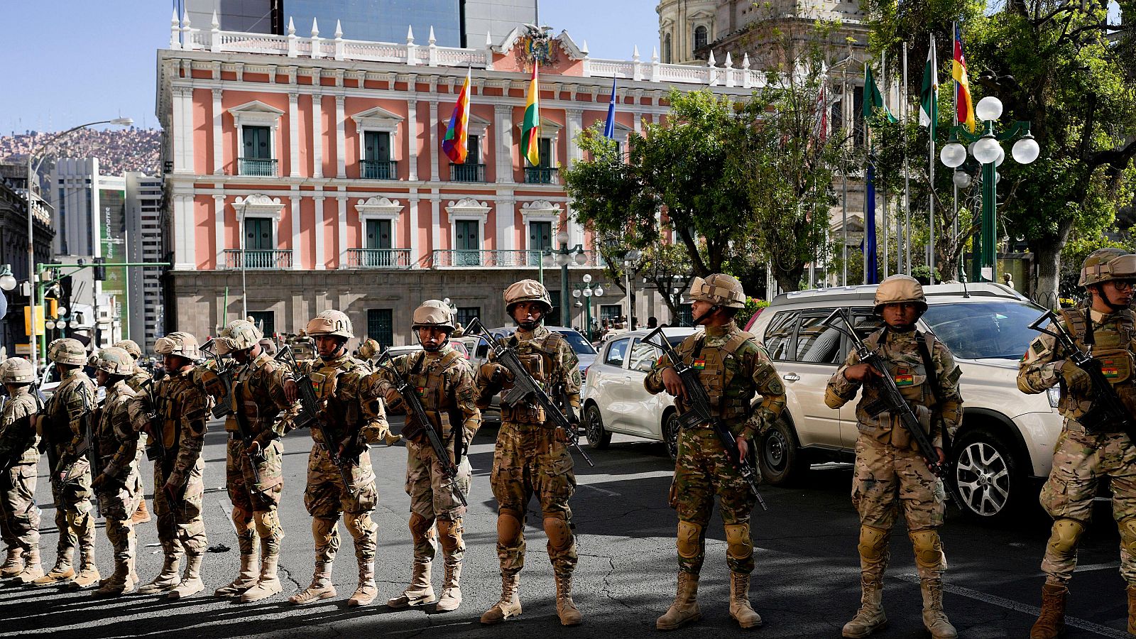 El Ejército de Bolivia toma la sede del Ejecutivo en un intento de golpe de Estado