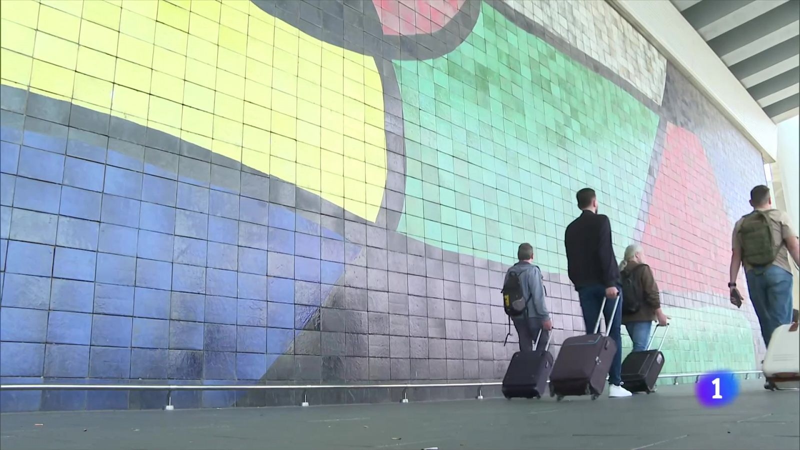 Aena planteja traslladar el mural de Miró a la T1 - L'Informatiu | Ver