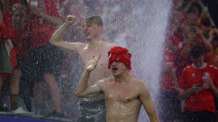 Eurocopa - Una fuerte tormenta eléctrica obliga a parar durante 25 minutos el Alemania - Dinamarca